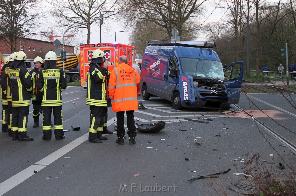 VU Kleintransporter KVB Bahn Koeln Ossendorf Westendstr JK P07.JPG